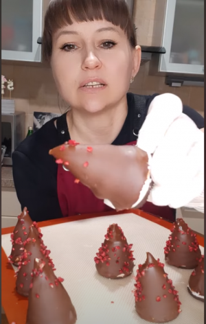 Зефир _Клубничный орео в шоколаде_ zefir _Strawberry Oreo in Chocolate_?от @inna_moscow.desserts