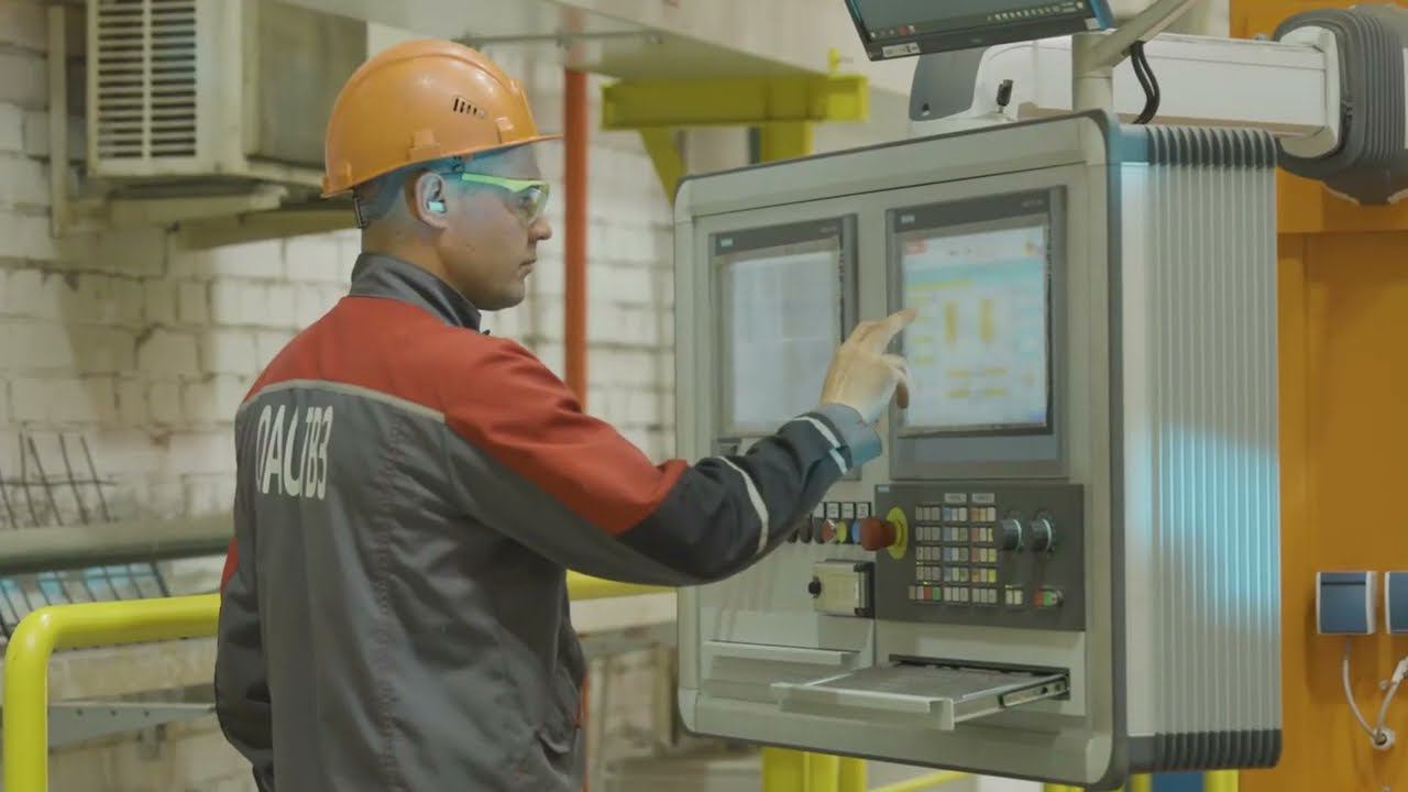 Линия сборки сварки крыш и боковин в сварочном цехе Тверского вагоностроительного завода (входит в смотреть онлайн