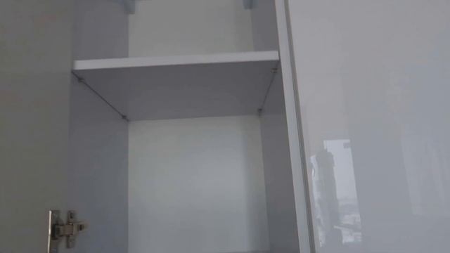 Белый глянцевый кухонный гарнитур, сразу после установки смотреть онлайн