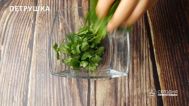 Шаурма без мяса.  Лаваш и овощи в сочетании с ароматным соусом.
