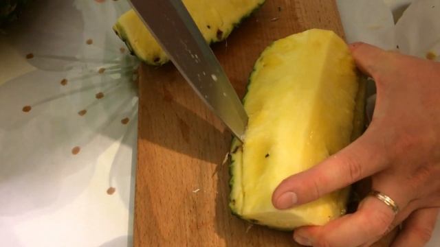 Как правильно выбрать ананас. Как порезать ананас. Как красиво подать.