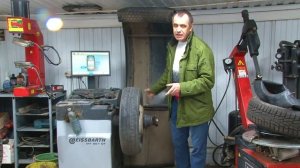 ОПАСНО! ГРЫЖА НА ПОКРЫШКЕ АВТОМОБИЛЯ.