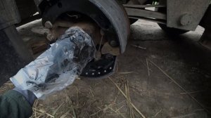 1996 trailer brakes. Подготовка грузовика к новому рейсу в ДАЛЬНОБОЙ.