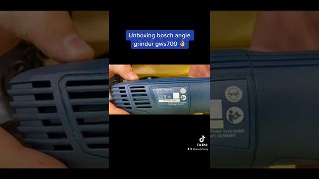 Unboxing bosch Angle Grinder GWS700