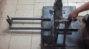 САМОДЕЛКА из болгарки (УШМ),отрезной станок ,своими руками.