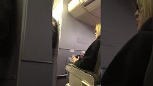 Истерика в самолете из-за ручной клади задержка рейса Utair на час.