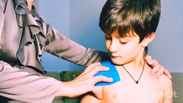Тейпы 2. Исправляем осанку школьнику. Убираем сутулость. Видео урок