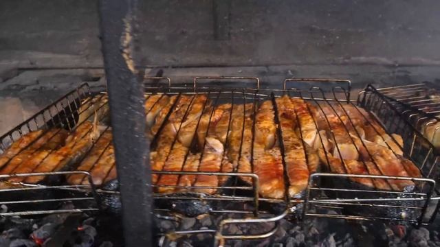 РЫБА НА МАНГАЛЕ, КРЕВЕТКИ В КАЗАНЕ, КАК ПРАВИЛЬНО ПРИГОТОВИТЬ И УКРАСИТЬ СТОЛ.