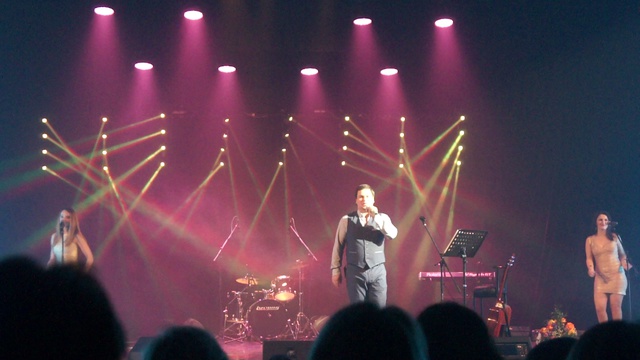 ВИКТОР МОСИН - ОНА ВЛЮБЛЕНА смотреть онлайн