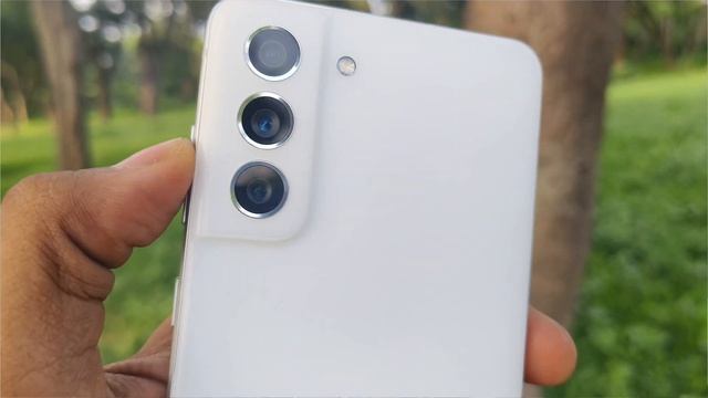 Samsung S21 FE (Snapdragon 888) at ₹45,000 IP68 Best Camera Smartphone Ever But'' Is It Worthy?