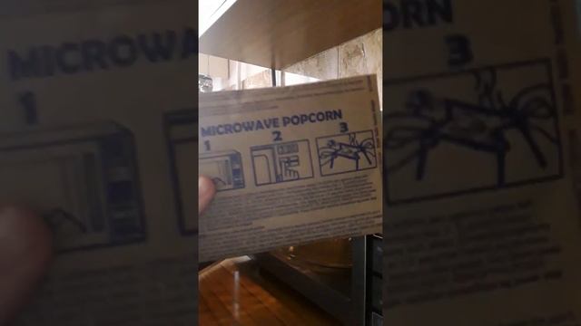 Как сделать попкорн без микроволновки два 2 смотреть онлайн