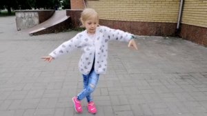 Танец девочке 4 годика. Вероники танцует