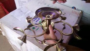 Видеоинструкция по сборке люстры 5 ламп 5 стеклянных плафона!