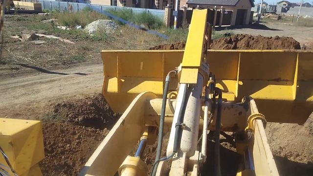 Фронтал начинающим, заваливаем траншеии с комуникациями и ямы с колодцами, Liugong CLG 835. смотреть онлайн