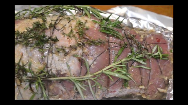 Мясо в духовке. Мясной рулет из свинины. И мясо и рыба. смотреть онлайн