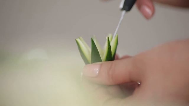 Карвинг из овощей: Хризантемы из пекинской капусты. Серия 3 смотреть онлайн