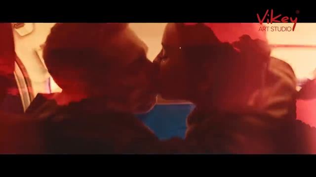 Очень трогательный и сильный стих "А ты представь ее в чужих руках", читает В.Корженевский (Vikey) смотреть онлайн