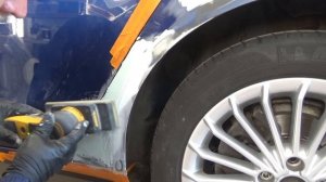Audi - кузовные работы: выводим кант на заднем крыле, выравниваем крыло