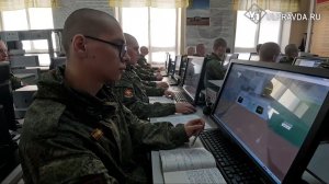 На тренажерах и по спутникам. Как в Ульяновске готовят связистов для Минобороны России