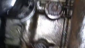 Где находится болт слива охлаждающей жидкости Хонда Аккорд 1994-98 ДвигательF20Z2