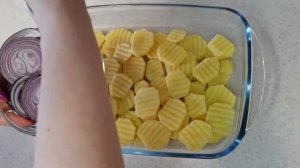 Рыба с картофелем в духовке, очень вкусный минтай с морковью и луком