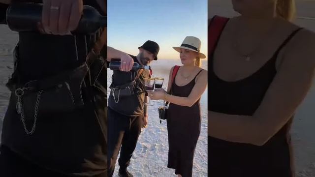 Озеро Туз в Турции/Выпили по бокалом вина на фламинговом озере