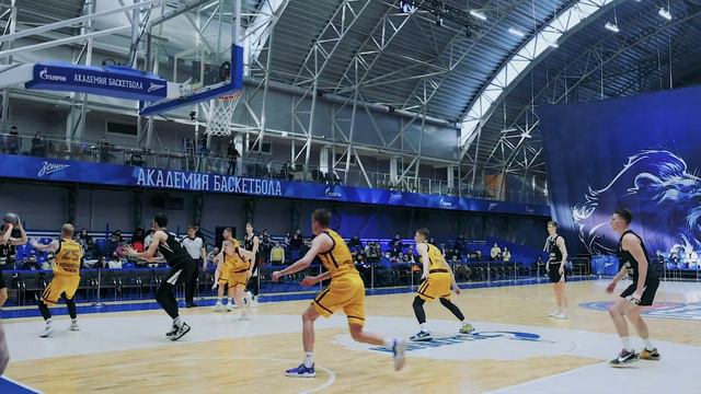 «Финал восьми»-2021 | Молодежь отгадывает Барака Обаму и Эминема, «ЦСКА-Юниор» побеждает «Локо-2» смотреть онлайн