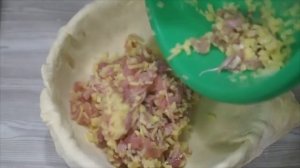 Сочный пирог с курицей из слоеного теста. Потрясающе вкусно!