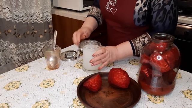 Квашенная свёкла с томатным соком. Квашеная свёкла для борща.