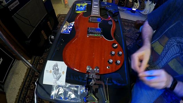 Installing a block on the Sideways Vibrola of the 2019 Gibson '61 SG Les Paul Reissue смотреть онлайн