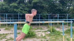 Упражнения на брусьях