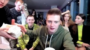 MellStroy / Выгнал бомжиху - воровку!