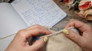 МК ДВОЙНАЯ шапочка бини спицами, ДВУХЦВЕТНАЯ. Пряжа пух норки 2 мотка