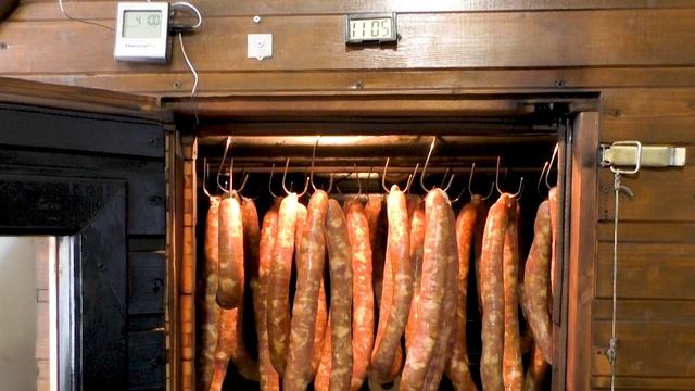 100% Колбаса из мяса, варено-копченая. Пришло время делать колбасу дома. Колбаса это просто смотреть онлайн