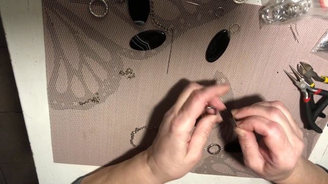 КАК СДЕЛАТЬ СТИЛЬНЫЕ БУСЫ СВОИМИ РУКАМИ / DIY TRENDY JEWELRY смотреть онлайн