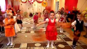 Общий танец _Осень в золотой косынке..._ ср. группа.mp4