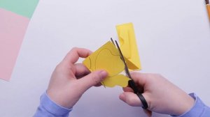 Как вырезать бабочку из цветной бумаги.