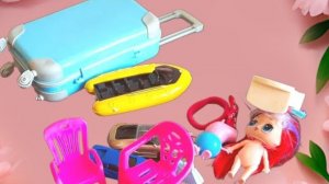 Настя и маленький чемодан с игрушками