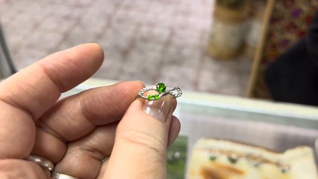 Изящные украшения с хромдиопсидами и аквамаринами!