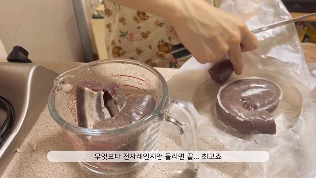 ENG | 더위먹고 입맛 잃어 면만 먹은 일상, 쫄면이랑 목살, 꾸덕로제파스타?, 또띠아롤, 떡튀순, 얼음 동동 냉면과 만두/Food Vlog смотреть онлайн