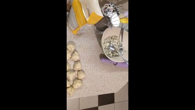 Булочки на кефире с сыром, зеленью и чесноком. смотреть онлайн