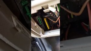 Где у Ситроен Пикассо разъем ОBD