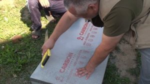 Подготовка листов ЭППС Технониколь Карбон к приклейке на цоколь дома, зашкуривание ножовкой