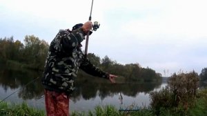 Ловля на фидер в октябре на реке. Фидерная ловля осенью. Фидерная рыбалка, ловля леща плотвы.