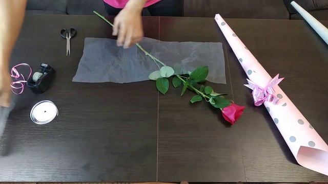 Как упаковать одну розу. Букет. Флористика. смотреть онлайн