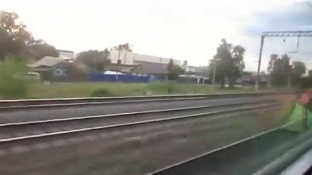Стук колёс в электричке ЭД9М 0172 Слюдянка - Иркутск сортировочный + встречная электричка ЭД9М 0205 смотреть онлайн