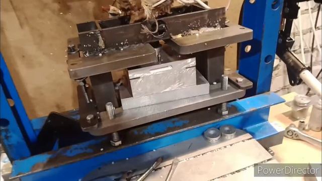 Корпус для крыльчатки. Полиэтилен птр 20. Толкатели. Первая форма из трех деталей. смотреть онлайн