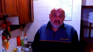 Скумбрия горячего копчения в квартире на кухне