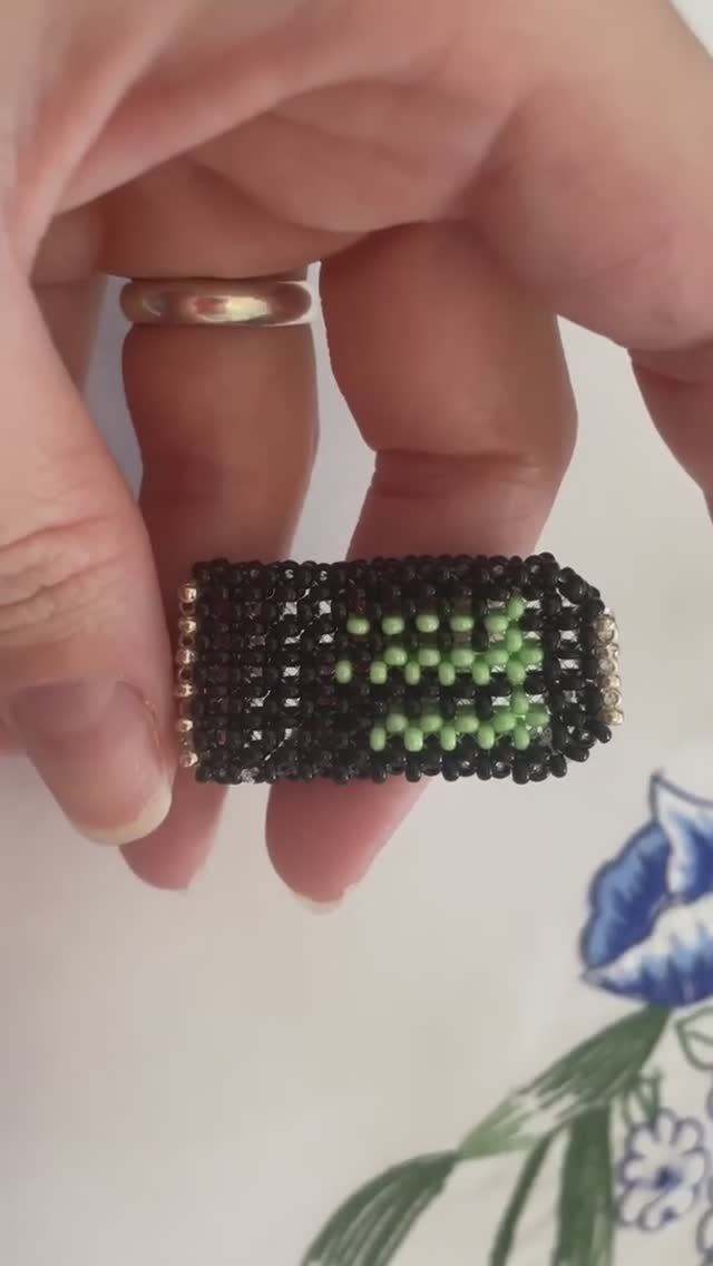 Баночка енергетика Монстер из бисера Фигурка в технике крестик смотреть онлайн