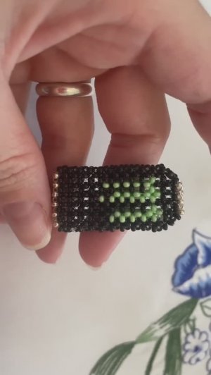 Баночка енергетика Монстер из бисера Фигурка в технике крестик